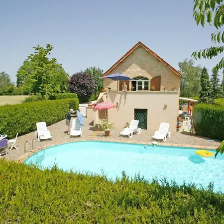 Hugan Avec Piscine Privee Proche Sarlat Bregegere