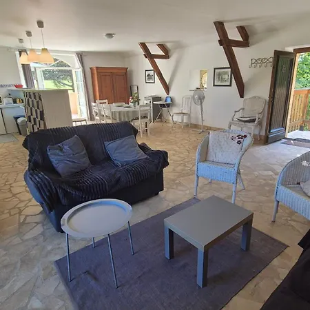 Hugan Avec Piscine Privee Proche Sarlat Bregegere
